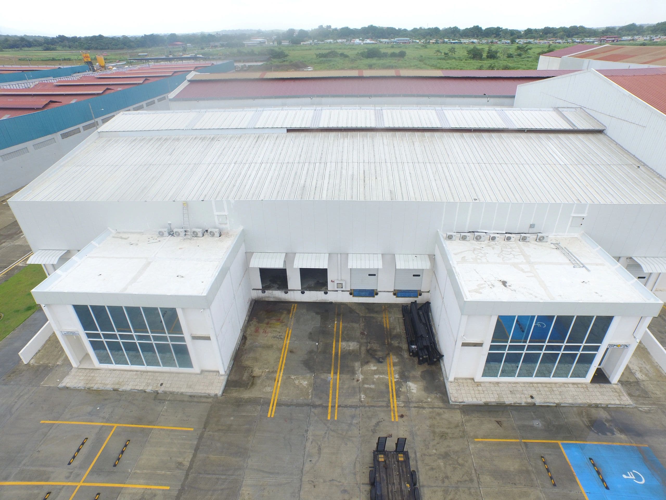 Proyecto industrial EMPEX - Vista aérea de galpón de gran escala